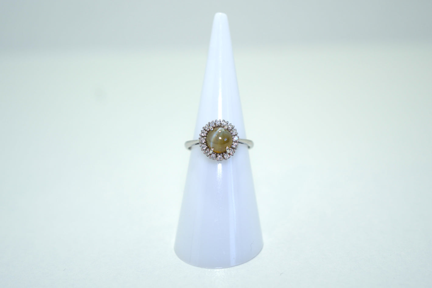 White Gold Ring with a Cat's eye and Diamonds