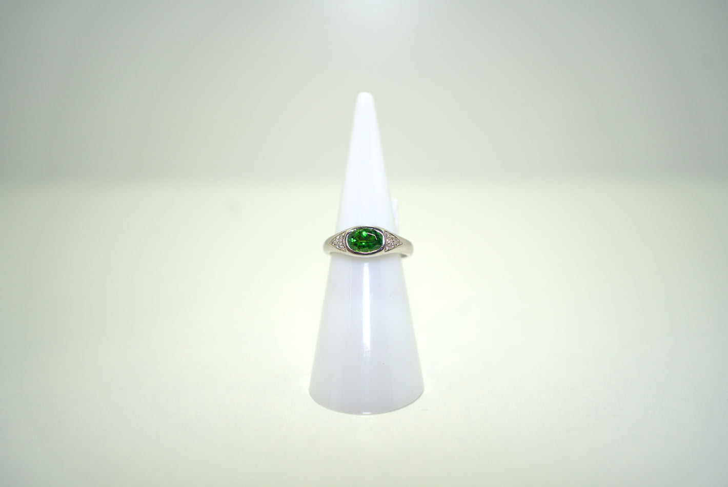 White Gold Ring with Tsavorite and Diamonds