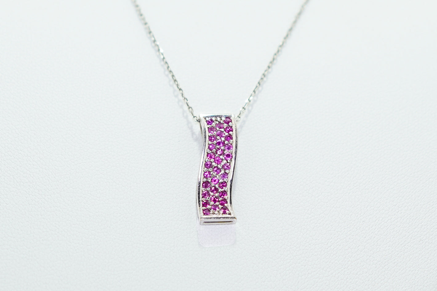 White Gold Pendent with Pink Sapphire