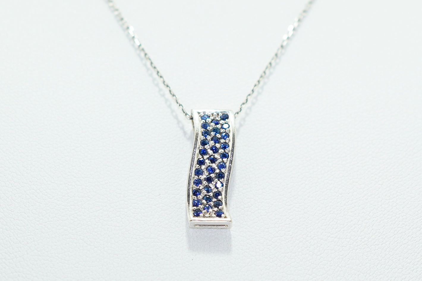 White Gold Pendent with Blue Sapphire