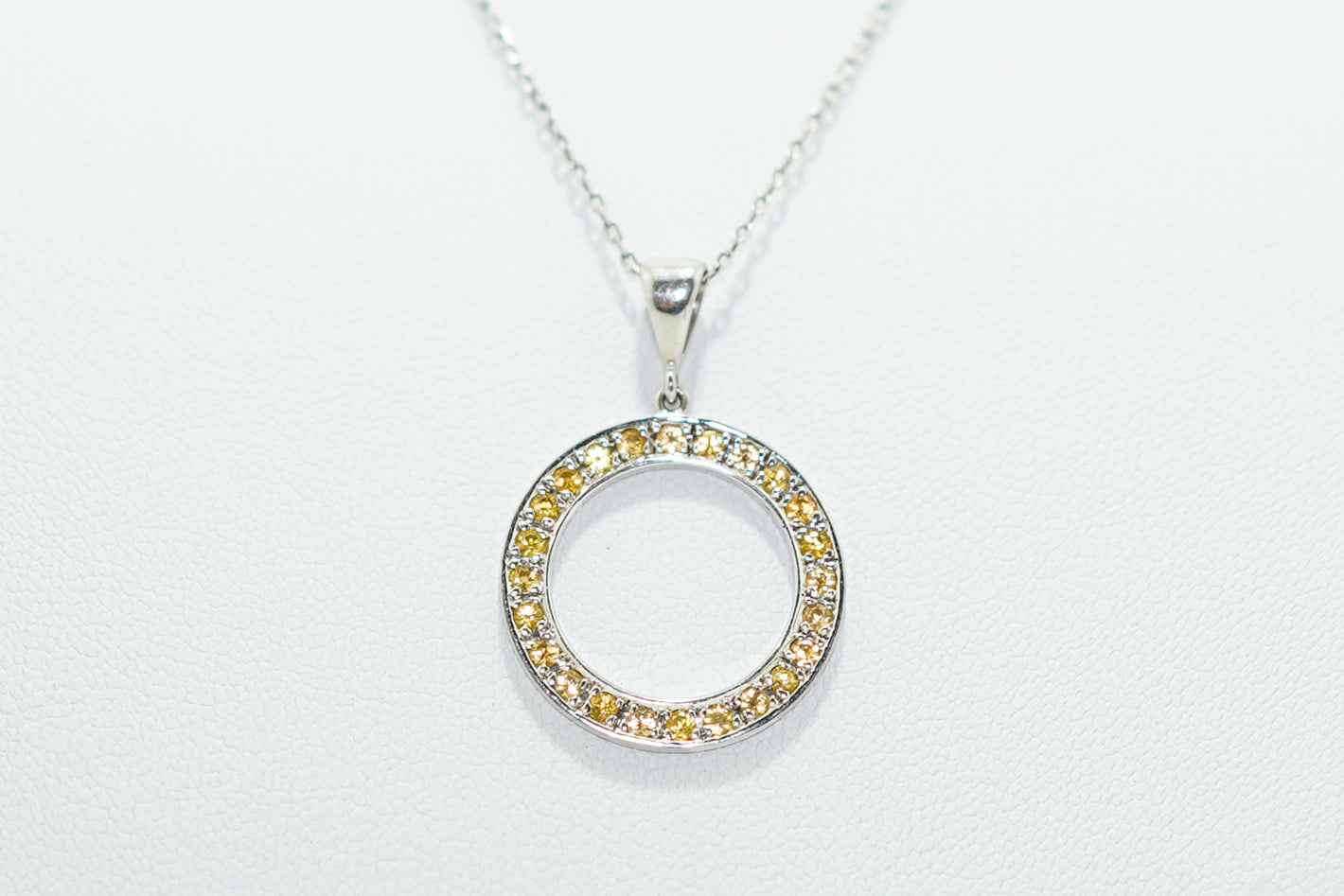 White Gold Pendant with Yellow Sapphires