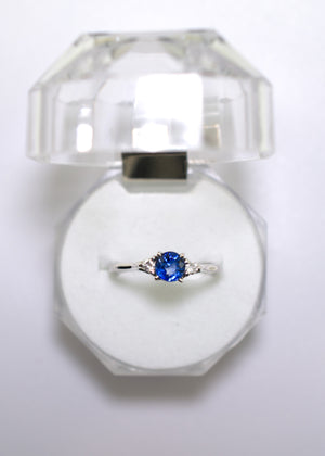 White Gold Ring with Blue Sapphire and Diamonds