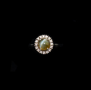 White Gold Ring with a Cat's eye and Diamonds