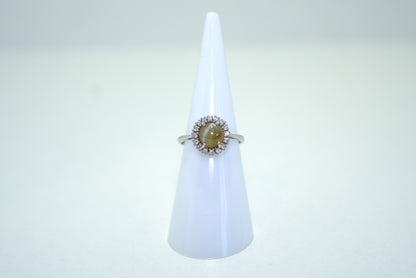 White Gold Ring with a Cat's eye and Diamonds