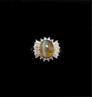 White gold Ring with Cat's eye and Diamond