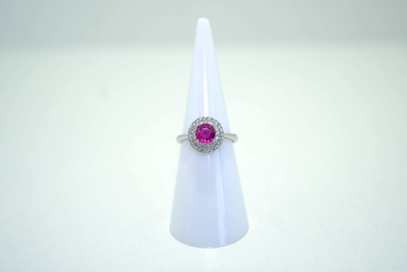 White Gold Ring with Ruby and Diamonds