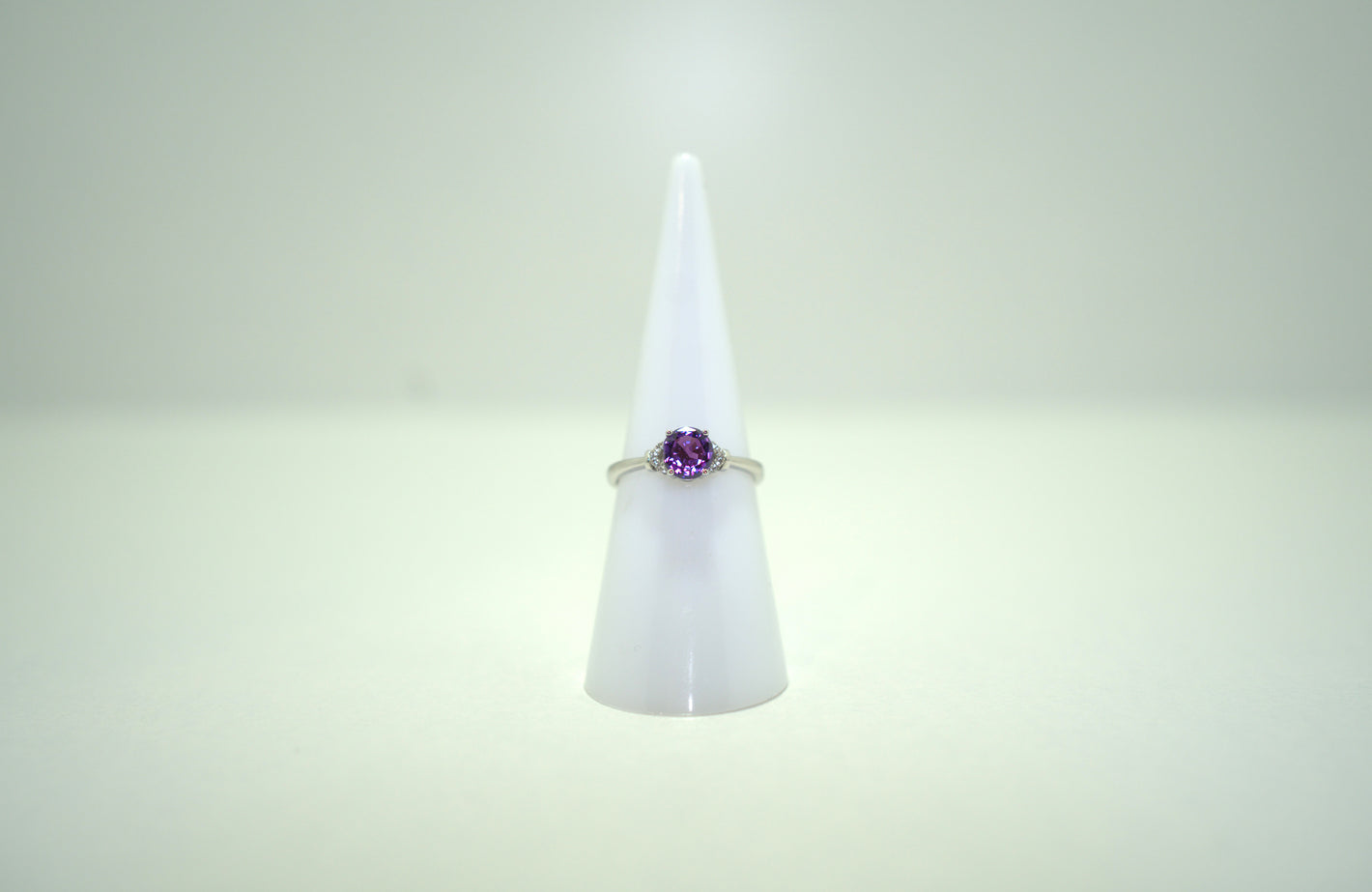 White Gold Ring with Purple Sapphire and Diamonds