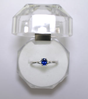 White Gold Ring with Blue Sapphire and Diamonds
