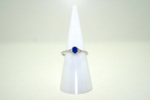 White Gold Ring with Blue Sapphire and Diamonds