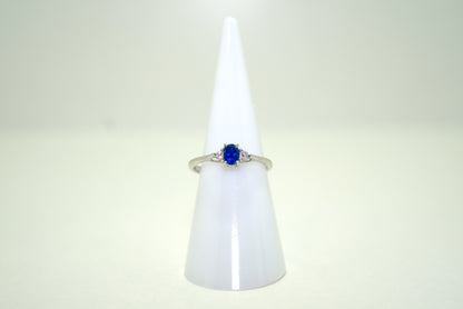 White Gold Ring with Blue Sapphire and Diamonds